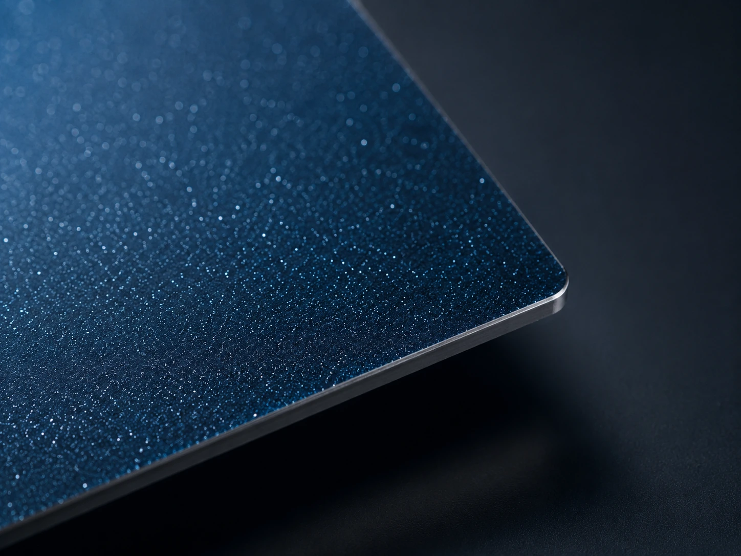 Blue pearlescent surface under directional light