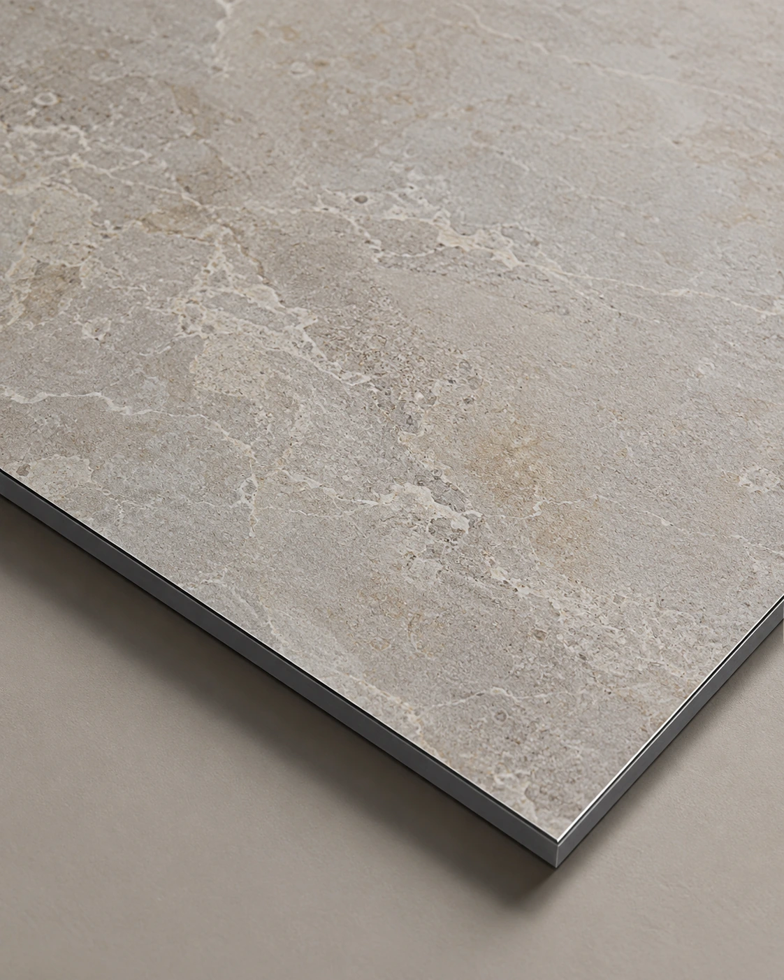 Close view of stone-look decoration on a thin aluminium panel